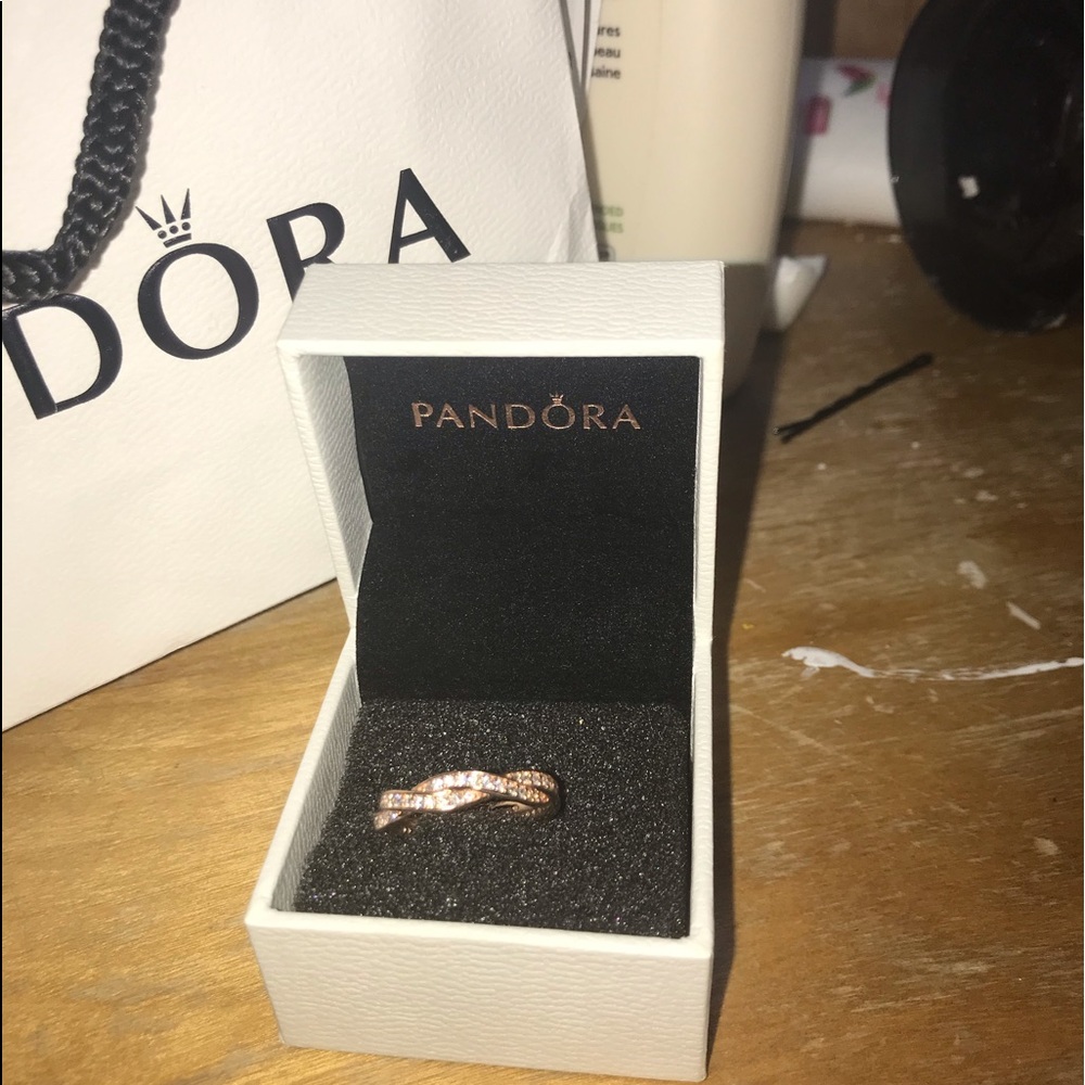 Pandora rose gold ring🥀